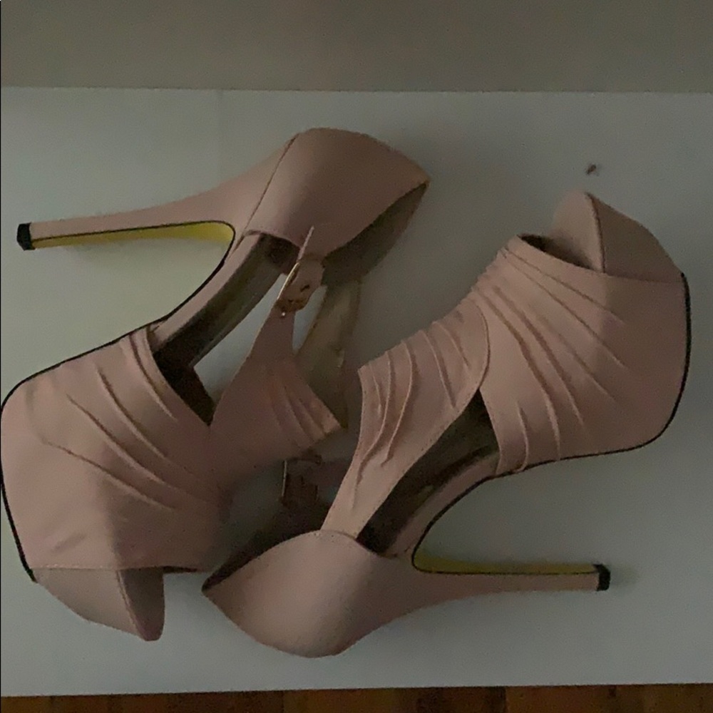 Shoes - Picture 2 of 4